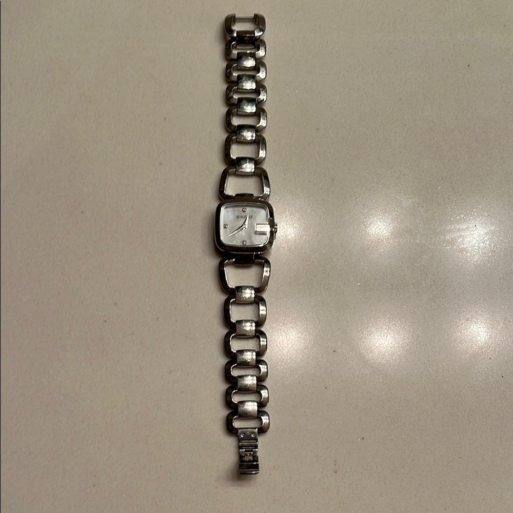 Used Gucci signature G Silver Metal Link Watch